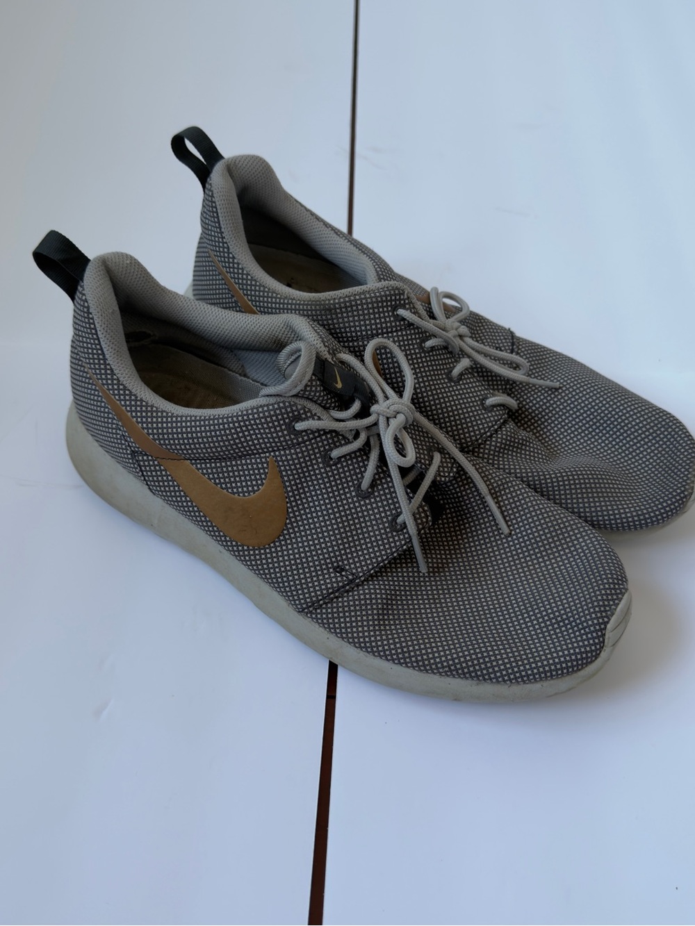 Nike Roshe One Grey Bronze Checkered Mesh Running Shoes Sneakers Mens 8.5